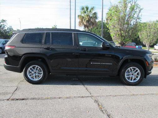 Diamond Black Crystal Pearlcoat 2026 Jeep Grand Cherokee L Laredo X 4x4