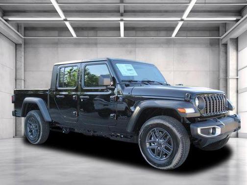 Black Clearcoat 2026 Jeep Gladiator Sport