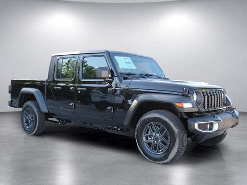 Black Clearcoat 2026 Jeep Gladiator Sport