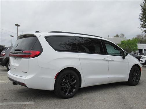 2025 Chrysler Pacifica Limited