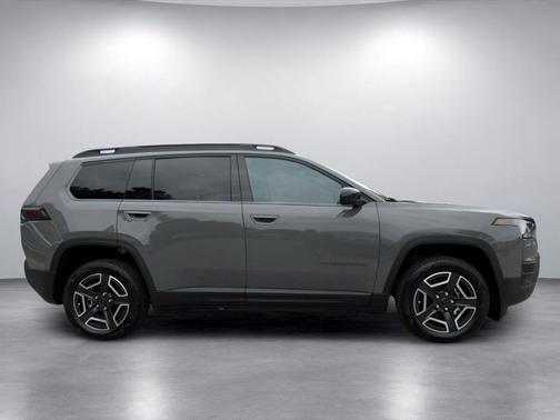 Sting-Gray Clearcoat 2026 Jeep Cherokee Laredo