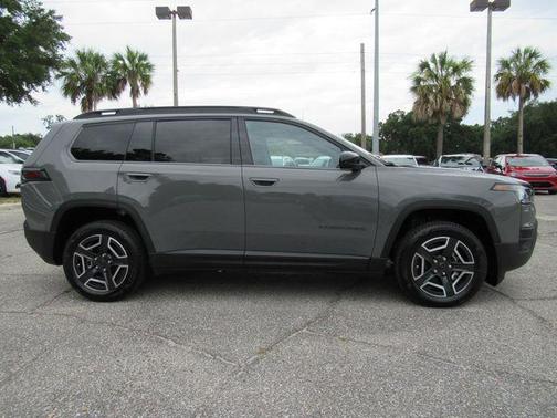 Sting-Gray Clearcoat 2026 Jeep Cherokee Laredo