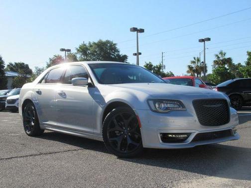 2023 Chrysler 300 Touring