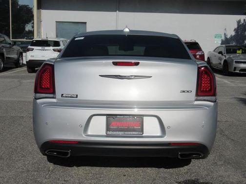 2023 Chrysler 300 Touring
