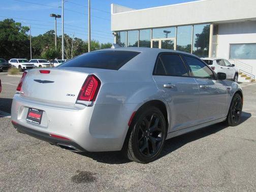 2023 Chrysler 300 Touring