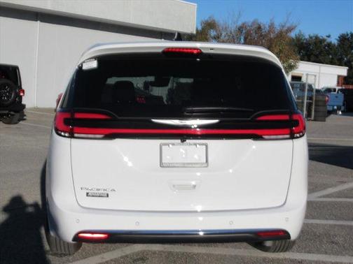 2026 Chrysler Pacifica Select FWD
