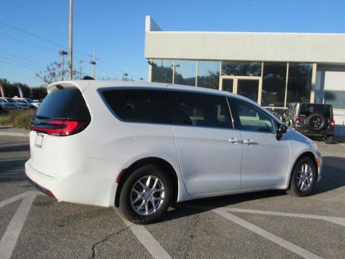 2026 Chrysler Pacifica Select FWD