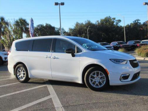 2026 Chrysler Pacifica Select FWD