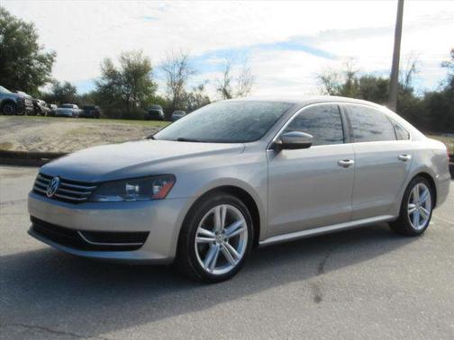 2014 Volkswagen Passat 1.8T Auto SE w/Sunroof & Nav