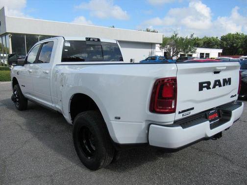 Bright White Clearcoat 2026 RAM 3500 Laramie Crew Cab 4x4 8' Box