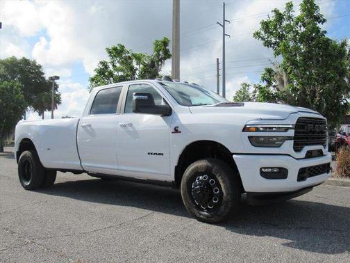 Bright White Clearcoat 2026 RAM 3500 Laramie Crew Cab 4x4 8' Box