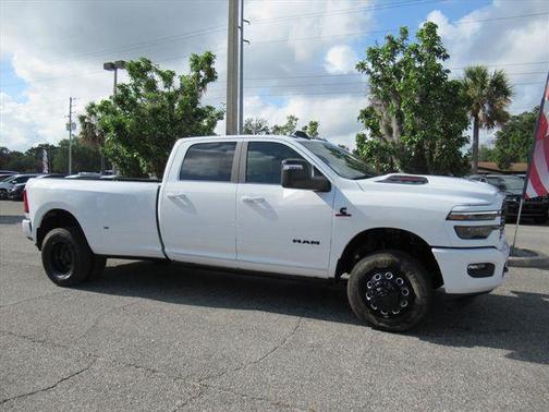 Bright White Clearcoat 2026 RAM 3500 Laramie Crew Cab 4x4 8' Box