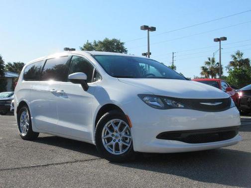 2023 Chrysler Voyager LX
