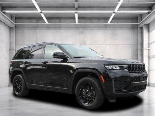 2026 Jeep Grand Cherokee Altitude