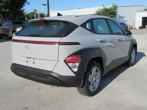 Cyber Gray Metallic 2026 Hyundai KONA SE