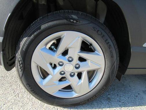 Cyber Gray Metallic 2026 Hyundai KONA SE