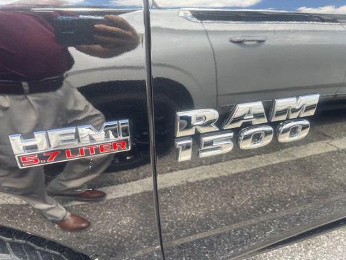 2017 RAM 1500 SLT