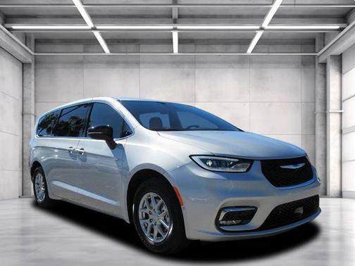 2026 Chrysler Pacifica Select FWD