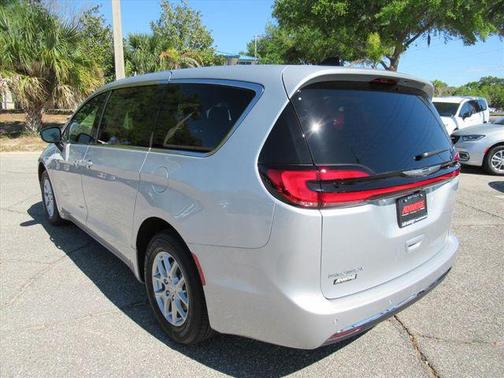 2026 Chrysler Pacifica Select FWD