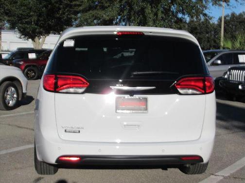 2026 Chrysler Voyager LX