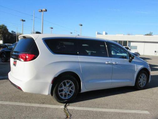 2026 Chrysler Voyager LX