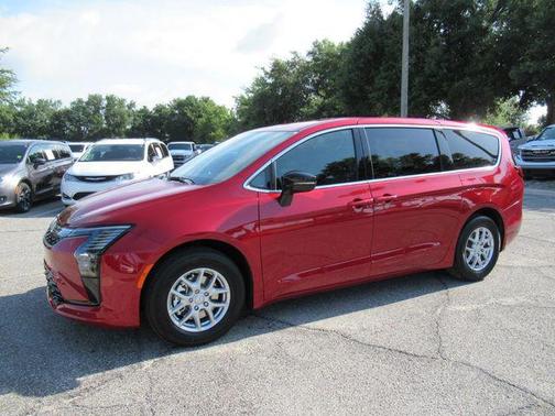 Red Hot Pearlcoat 2027 Chrysler Pacifica Select FWD