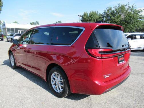 Red Hot Pearlcoat 2027 Chrysler Pacifica Select FWD