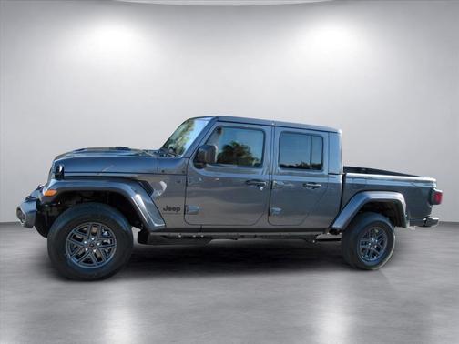 Granite Crystal Metallic Clearcoat 2026 Jeep Gladiator Sport S
