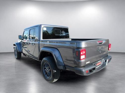 Granite Crystal Metallic Clearcoat 2026 Jeep Gladiator Sport S