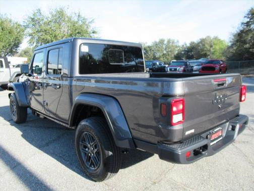Granite Crystal Metallic Clearcoat 2026 Jeep Gladiator Sport S