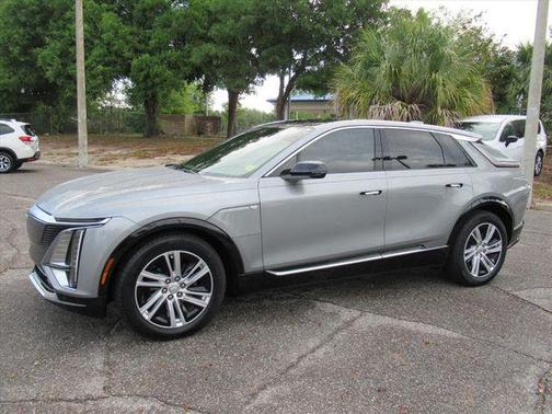 Argent Silver Metallic 2024 Cadillac LYRIQ Tech
