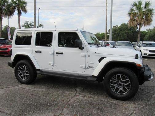 Bright White Clearcoat 2024 Jeep Wrangler 4-Door Sahara 4x4