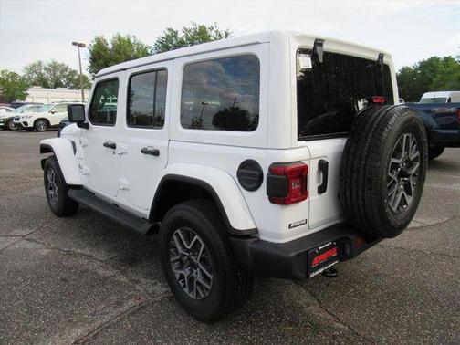 Bright White Clearcoat 2024 Jeep Wrangler 4-Door Sahara 4x4