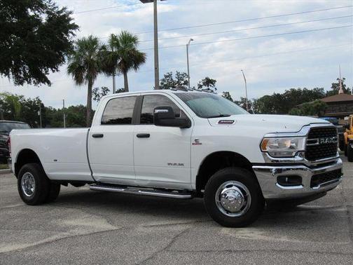 2024 RAM 3500 Big Horn Crew Cab 4x4 8' Box