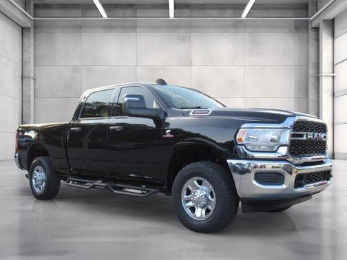 Diamond Black Crystal Pearlcoat 2023 RAM 3500 Tradesman Crew Cab 4x4 6'4' Box