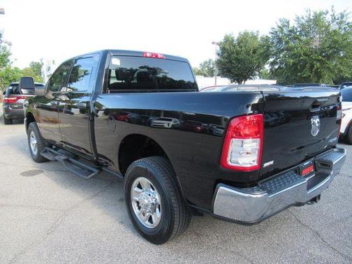 Diamond Black Crystal Pearlcoat 2023 RAM 3500 Tradesman Crew Cab 4x4 6'4' Box