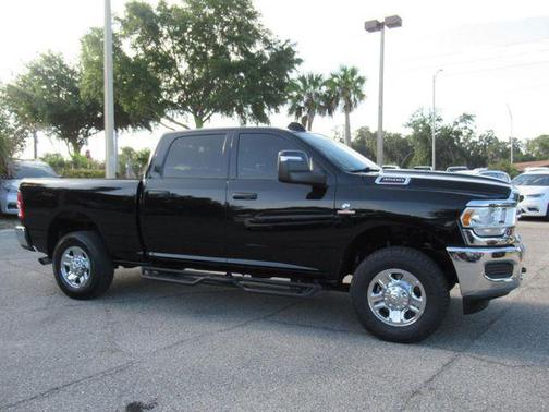 Diamond Black Crystal Pearlcoat 2023 RAM 3500 Tradesman Crew Cab 4x4 6'4' Box