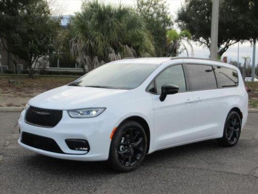 2026 Chrysler Pacifica Select FWD