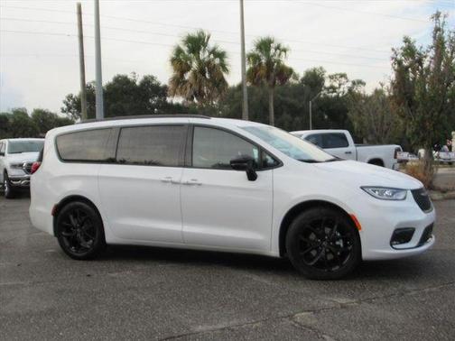 2026 Chrysler Pacifica Select FWD