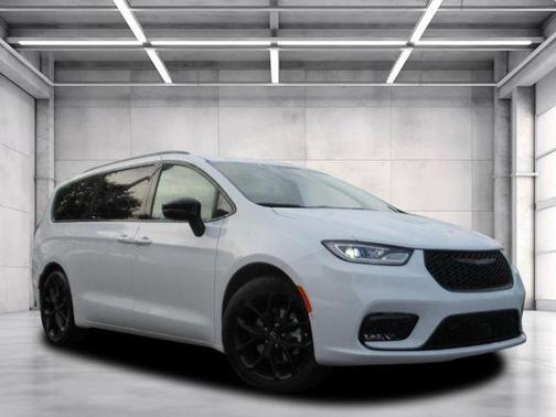 2026 Chrysler Pacifica Select FWD