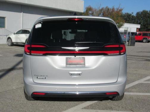 2026 Chrysler Pacifica Select FWD