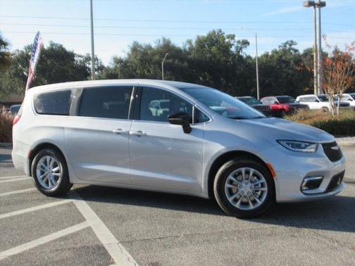 2026 Chrysler Pacifica Select FWD