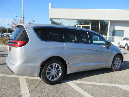 2026 Chrysler Pacifica Select FWD