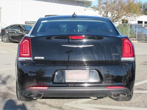 2022 Chrysler 300 Touring