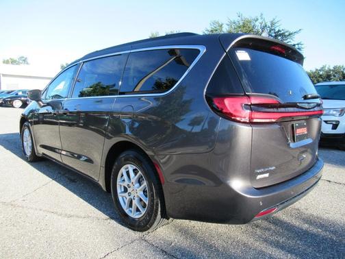 Granite Crystal Metallic Clearcoat 2022 Chrysler Pacifica Touring L