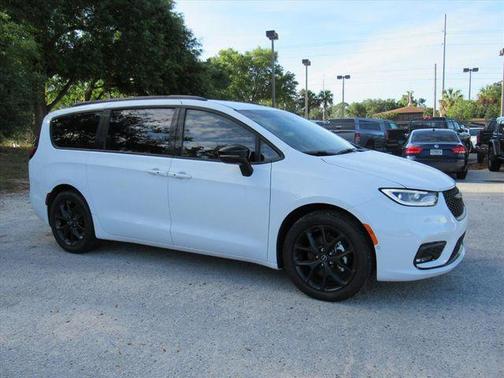 Bright White Clearcoat 2026 Chrysler Pacifica Select FWD