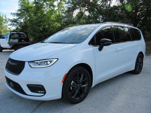 Bright White Clearcoat 2026 Chrysler Pacifica Select FWD