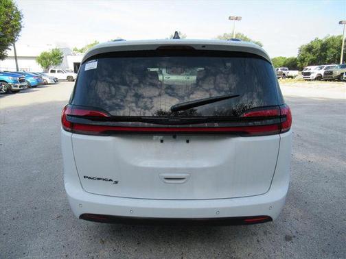 Bright White Clearcoat 2026 Chrysler Pacifica Select FWD
