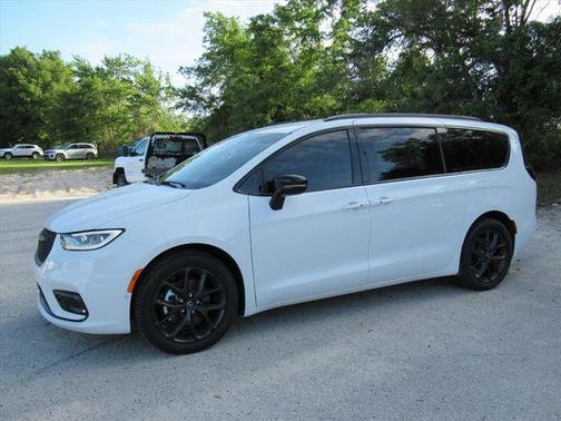 Bright White Clearcoat 2026 Chrysler Pacifica Select FWD