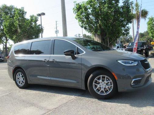 2025 Chrysler Pacifica L
